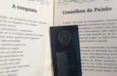 Recebendo a Antologia “À FLOR DA PELE”